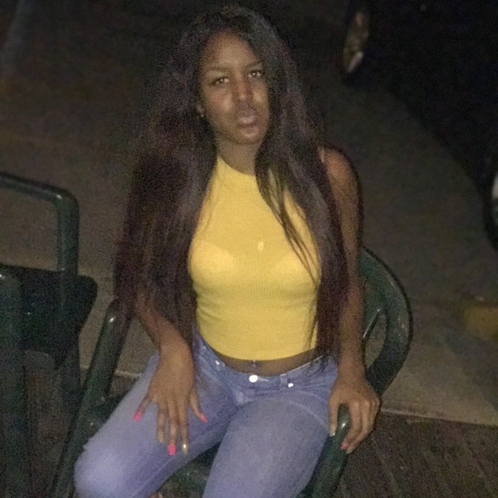 Meet your Posher, Dee